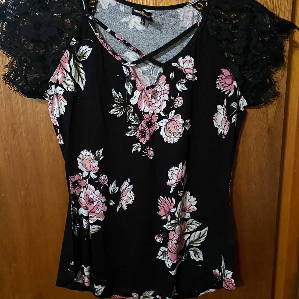 Floral lacy sleeve criss cross top